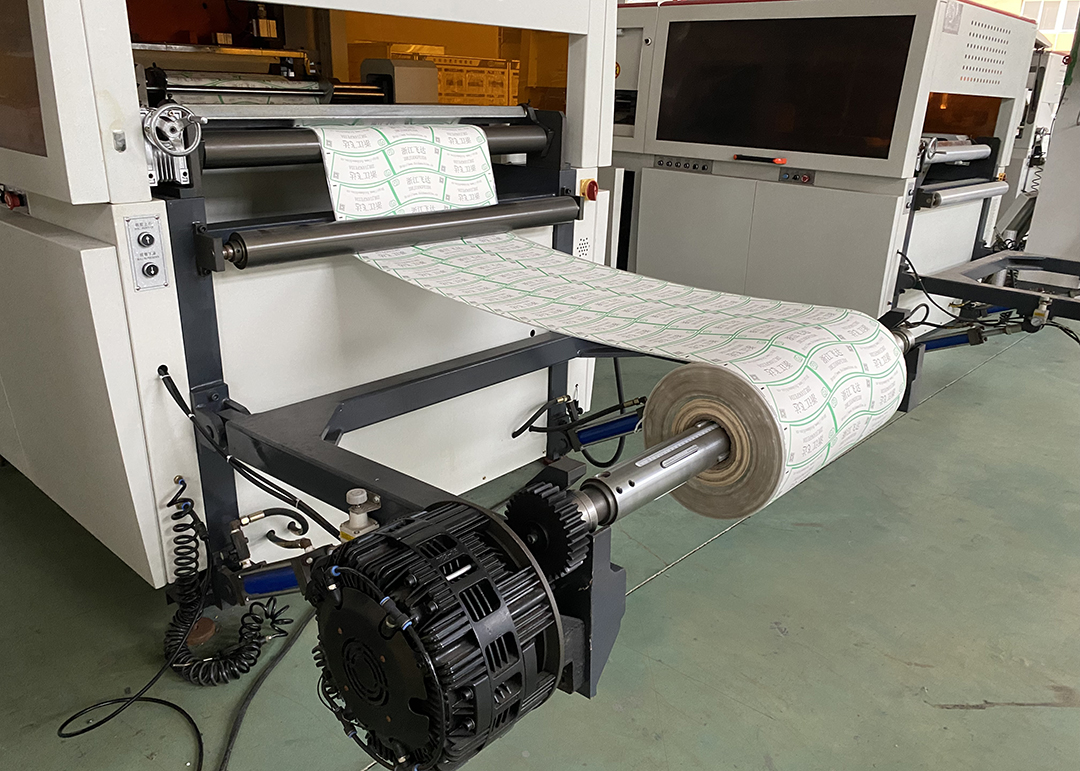 带压花图4的滚动切割机