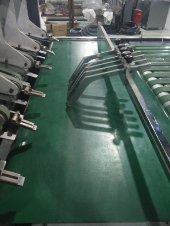 带剥离功能的模切机1