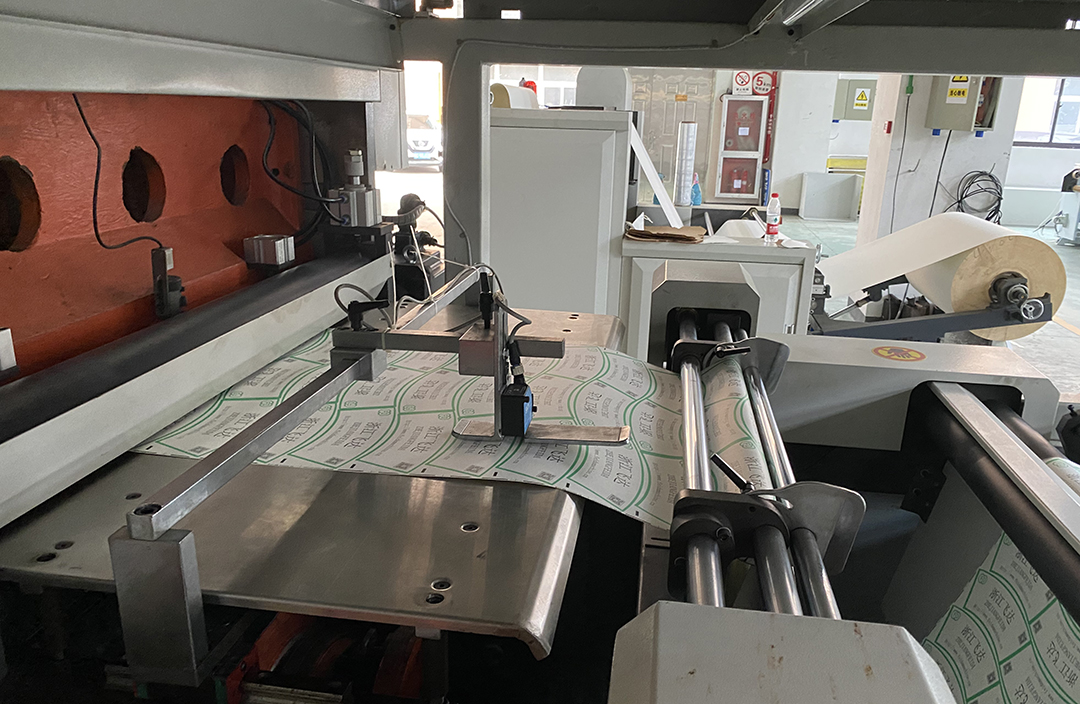 带压花图7的滚动切割机